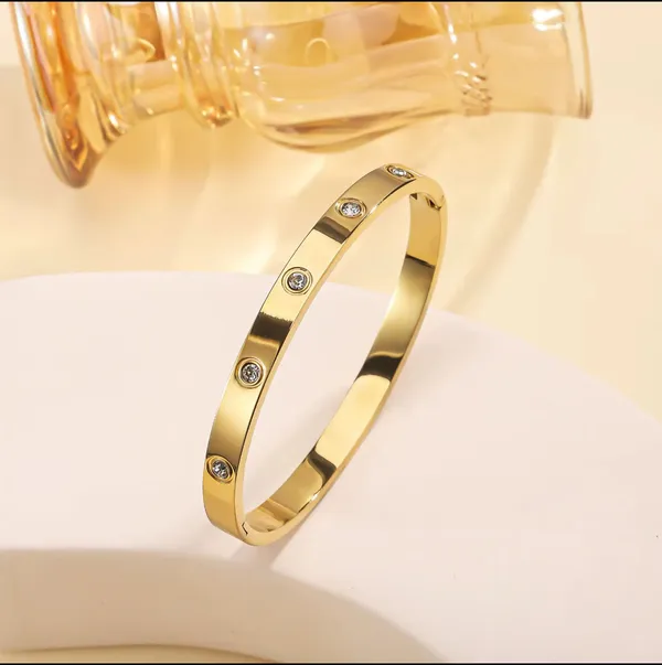 Golden_Stainless_Steel_And_Hypoallergenic_Coating_Bracelet_For_Women